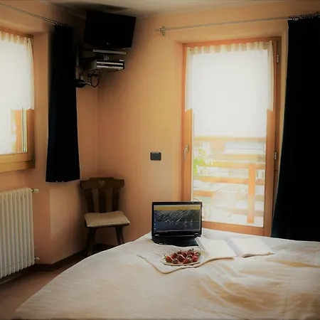Peza Dal Dos Apartament *